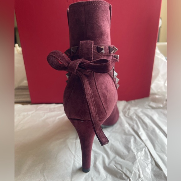 Valentino Garavani suede ankle boots with rockstud accents - Picture 4 of 13